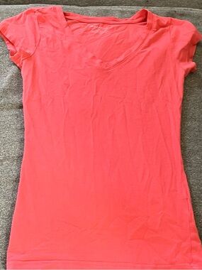 Derek Heart Coral Short Sleeve Tee!Accepting Offers/Bundle Deals!